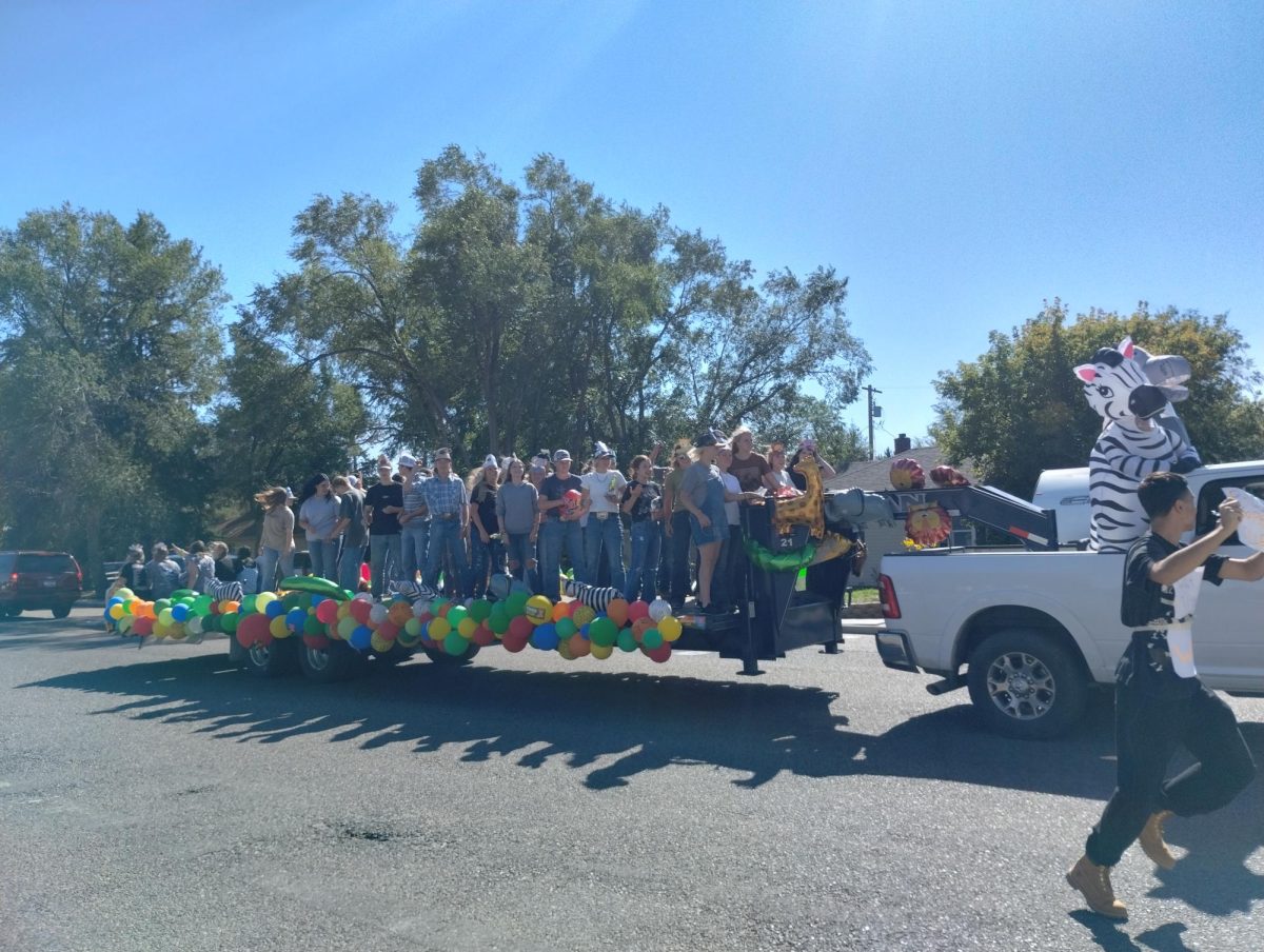 Students celebrate homecoming with parade